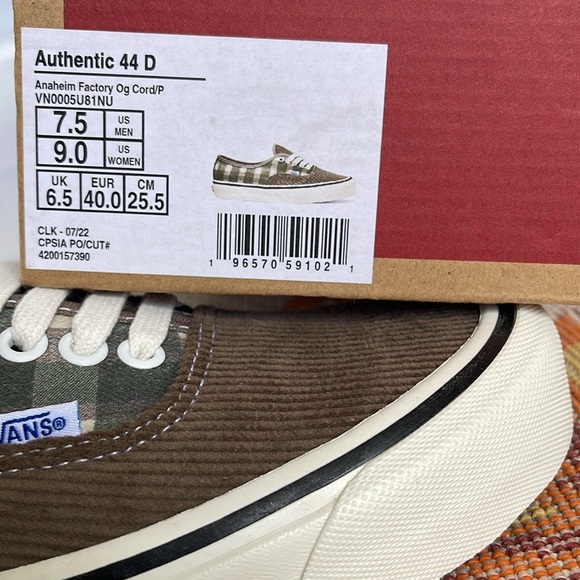 Vans WMNS Authentic 44 D
Anaheim Factory 0g Cord/P
VN0005U81NU
Sneakers